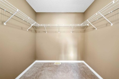 1211 Everridge Drive Sw, Calgary, AB - Indoor With Storage