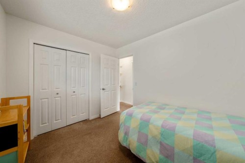 1211 Everridge Drive Sw, Calgary, AB - Indoor Photo Showing Bedroom