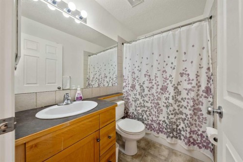 1211 Everridge Drive Sw, Calgary, AB - Indoor Photo Showing Bathroom