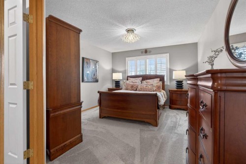 129 Bridlecreek Green Sw, Calgary, AB - Indoor Photo Showing Bedroom