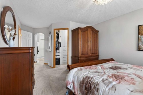 129 Bridlecreek Green Sw, Calgary, AB - Indoor Photo Showing Bedroom