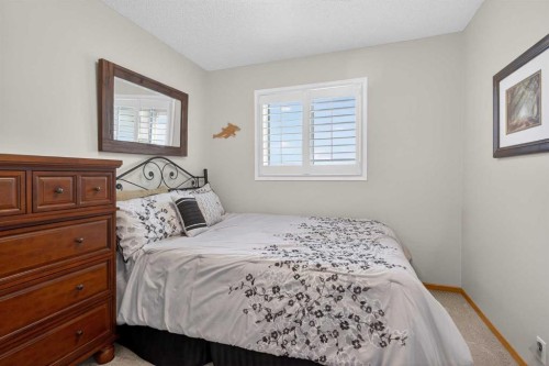 129 Bridlecreek Green Sw, Calgary, AB - Indoor Photo Showing Bedroom