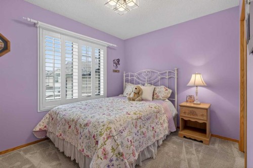 129 Bridlecreek Green Sw, Calgary, AB - Indoor Photo Showing Bedroom
