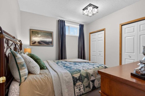 129 Bridlecreek Green Sw, Calgary, AB - Indoor Photo Showing Bedroom