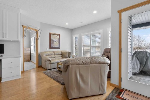129 Bridlecreek Green Sw, Calgary, AB - Indoor Photo Showing Living Room