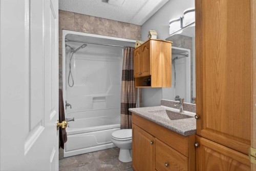 129 Bridlecreek Green Sw, Calgary, AB - Indoor Photo Showing Bathroom