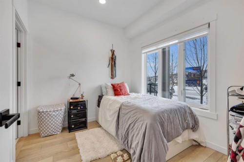171 Greenbriar Place Nw, Calgary, AB - Indoor Photo Showing Bedroom