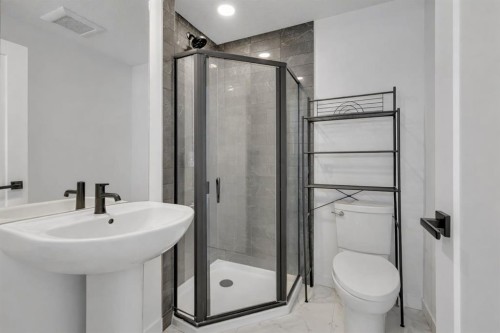171 Greenbriar Place Nw, Calgary, AB - Indoor Photo Showing Bathroom