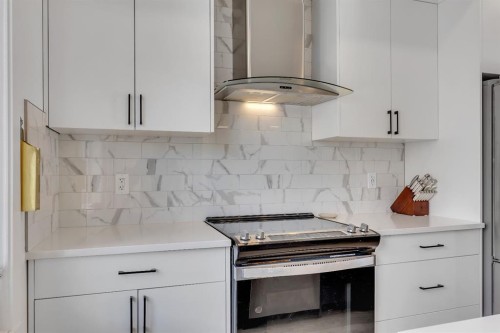 171 Greenbriar Place Nw, Calgary, AB - Indoor Photo Showing Kitchen