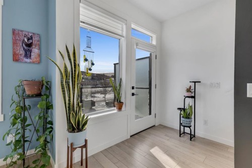 171 Greenbriar Place Nw, Calgary, AB - Indoor Photo Showing Other Room