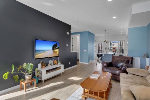 171 Greenbriar Place Nw, Calgary, AB - Indoor Photo Showing Living Room