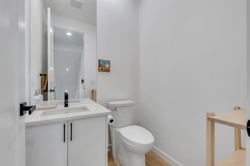 171 Greenbriar Place Nw, Calgary, AB - Indoor Photo Showing Bathroom