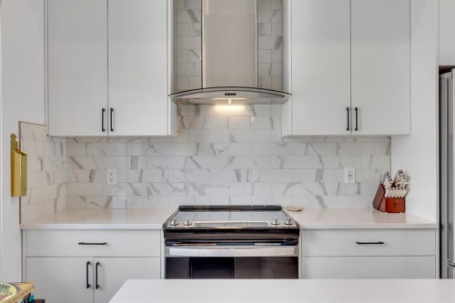 171 Greenbriar Place Nw, Calgary, AB - Indoor Photo Showing Kitchen