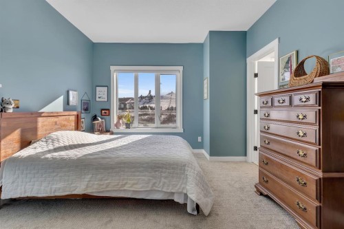171 Greenbriar Place Nw, Calgary, AB - Indoor Photo Showing Bedroom