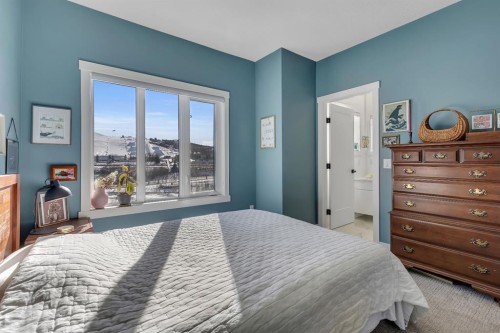 171 Greenbriar Place Nw, Calgary, AB - Indoor Photo Showing Bedroom