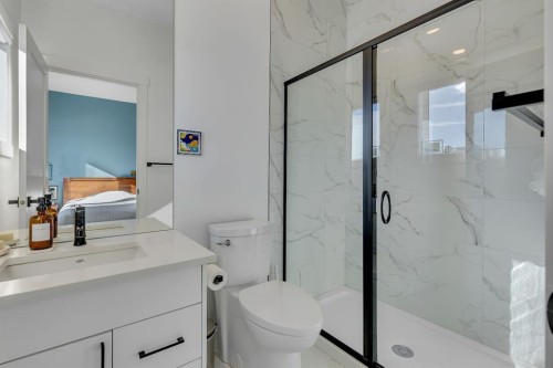 171 Greenbriar Place Nw, Calgary, AB - Indoor Photo Showing Bathroom