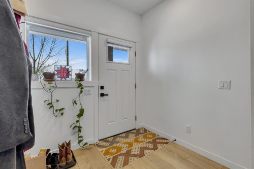 171 Greenbriar Place Nw, Calgary, AB - Indoor Photo Showing Other Room