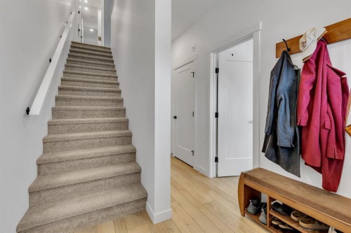 171 Greenbriar Place Nw, Calgary, AB - Indoor Photo Showing Other Room