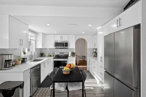 247 Templewood Road Ne, Calgary, AB - Indoor Photo Showing Kitchen With Upgraded Kitchen