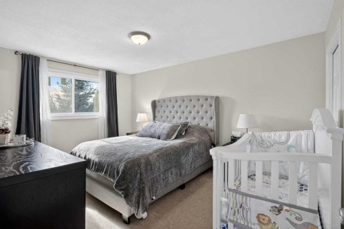 247 Templewood Road Ne, Calgary, AB - Indoor Photo Showing Bedroom
