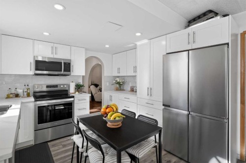 247 Templewood Road Ne, Calgary, AB - Indoor Photo Showing Kitchen With Upgraded Kitchen