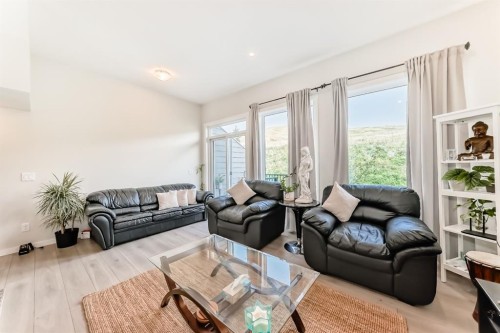 206 Cranbrook Square Se, Calgary, AB - Indoor Photo Showing Living Room