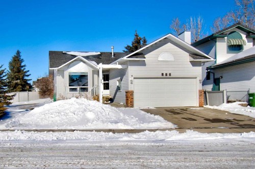 273 Woodside Road NW Airdrie, AB T4B 2C6