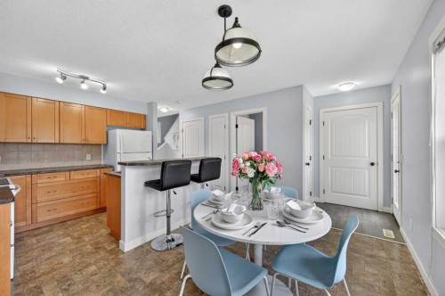 150 Everridge Common Sw, Calgary, AB - Indoor Photo Showing Dining Room