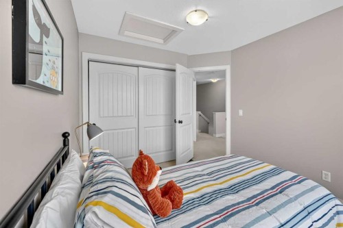 150 Everridge Common Sw, Calgary, AB - Indoor Photo Showing Bedroom