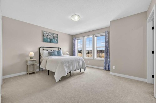 150 Everridge Common Sw, Calgary, AB - Indoor Photo Showing Bedroom
