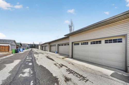 150 Everridge Common Sw, Calgary, AB - Outdoor