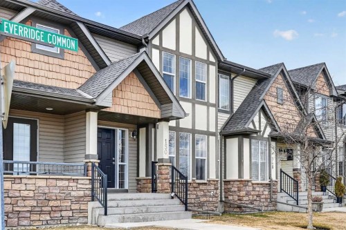 150 Everridge Common Sw, Calgary, AB - Outdoor With Facade