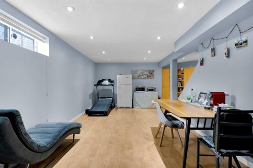 6 Douglas Woods Bay Se, Calgary, AB - Indoor