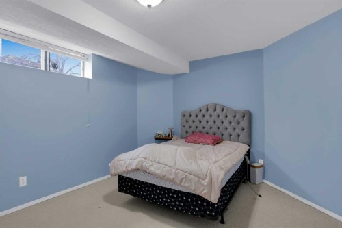 6 Douglas Woods Bay Se, Calgary, AB - Indoor Photo Showing Bedroom