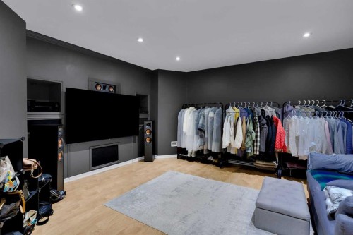 6 Douglas Woods Bay Se, Calgary, AB - Indoor