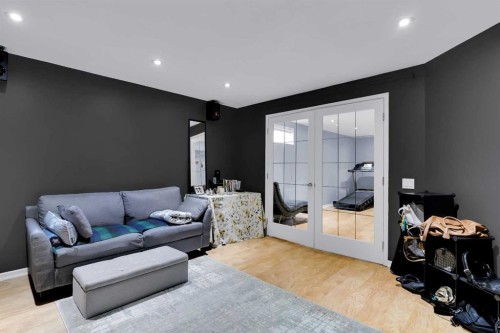 6 Douglas Woods Bay Se, Calgary, AB - Indoor