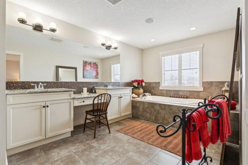 62 Ascot Crescent Sw, Calgary, AB - Indoor Photo Showing Bathroom