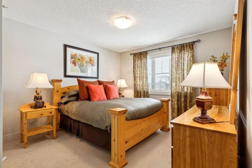 62 Ascot Crescent Sw, Calgary, AB - Indoor Photo Showing Bedroom