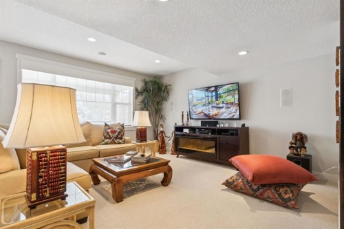 62 Ascot Crescent Sw, Calgary, AB - Indoor Photo Showing Living Room