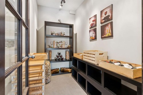 62 Ascot Crescent Sw, Calgary, AB - Indoor Photo Showing Other Room