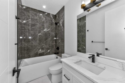 1049 Waterstone Green, Chestermere, AB - Indoor Photo Showing Bathroom