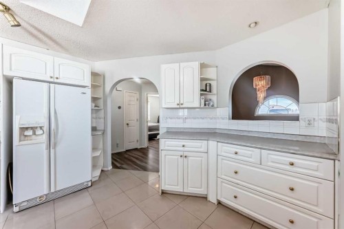 22 Applestone Park Se, Calgary, AB - Indoor Photo Showing Kitchen