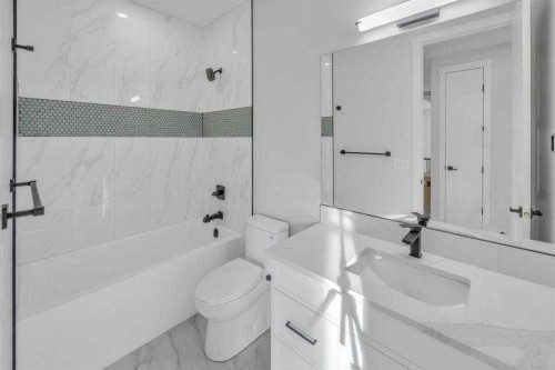 384 Watercrest Place, Chestermere, AB - Indoor Photo Showing Bathroom