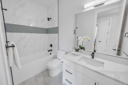 384 Watercrest Place, Chestermere, AB - Indoor Photo Showing Bathroom