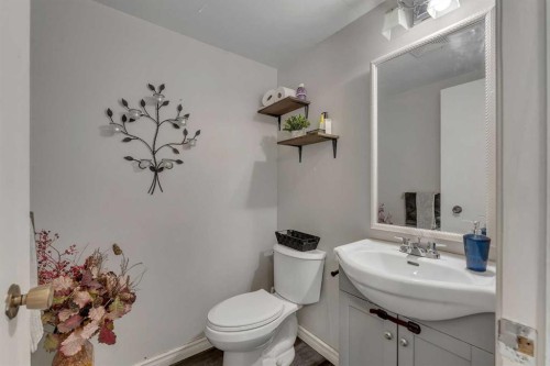 354 Aboyne Place Ne, Calgary, AB - Indoor Photo Showing Bathroom