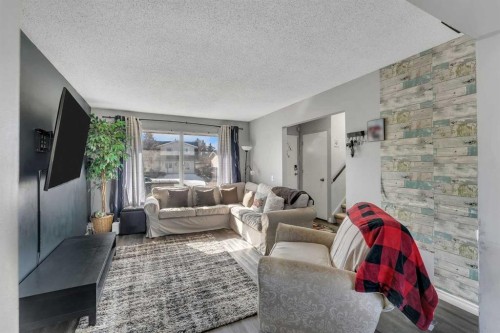 354 Aboyne Place Ne, Calgary, AB - Indoor Photo Showing Living Room