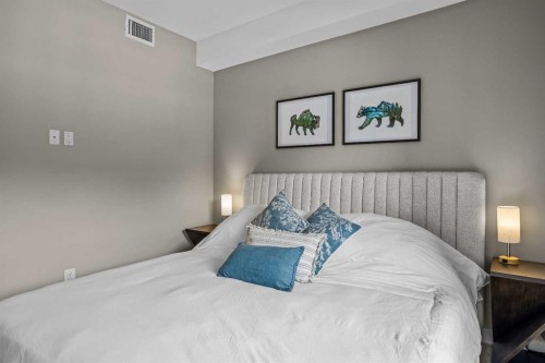 200-707 Spring Creek Drive, Canmore, AB - Indoor Photo Showing Bedroom