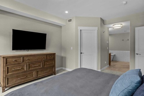 200-707 Spring Creek Drive, Canmore, AB - Indoor Photo Showing Bedroom