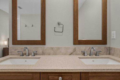 200-707 Spring Creek Drive, Canmore, AB - Indoor Photo Showing Bathroom