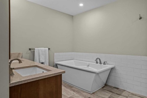 200-707 Spring Creek Drive, Canmore, AB - Indoor Photo Showing Bathroom